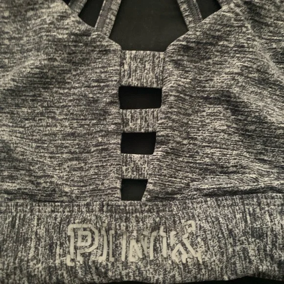 PINK Ultimate strappy sports bra - Picture 2 of 4